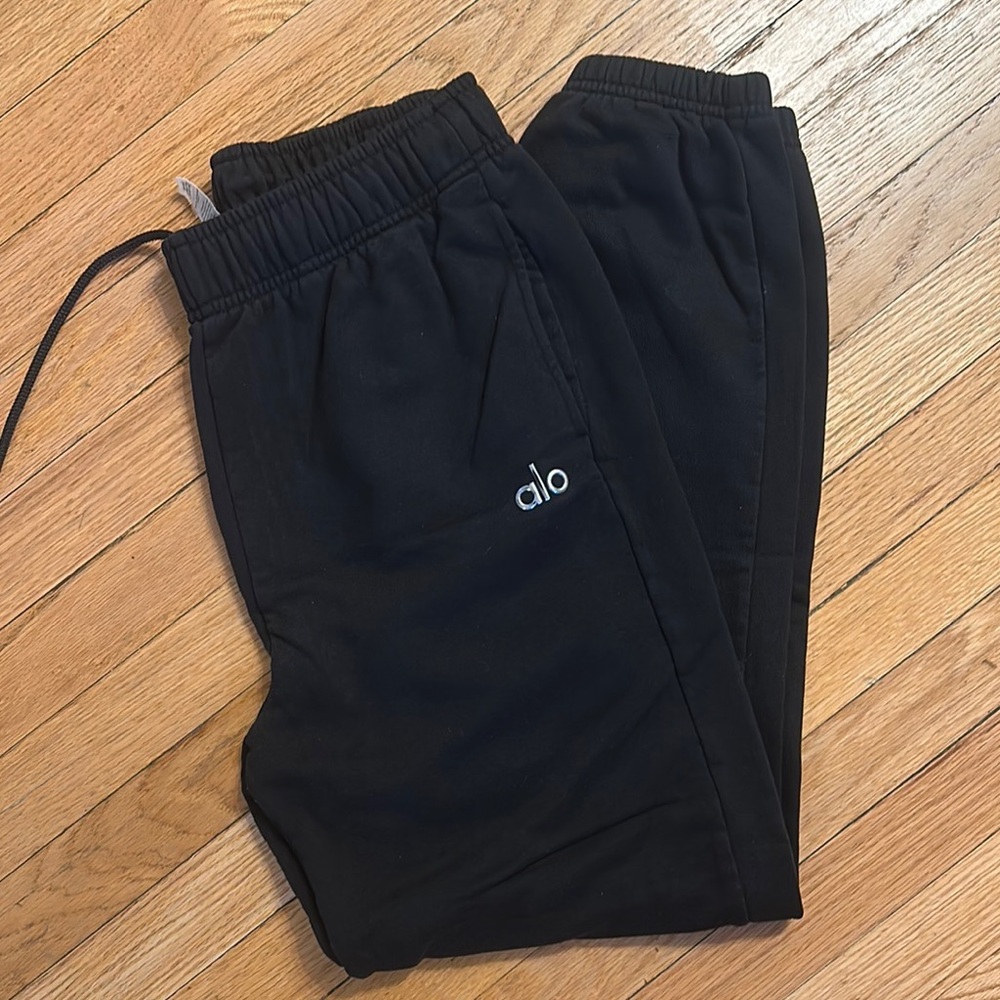 ALO Yoga Women’s Black Sweatpants